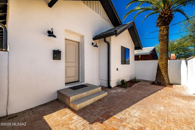 930 S 8th Avenue, Tucson, AZ 85701