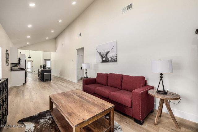 930 S 8th Avenue, Tucson, AZ 85701