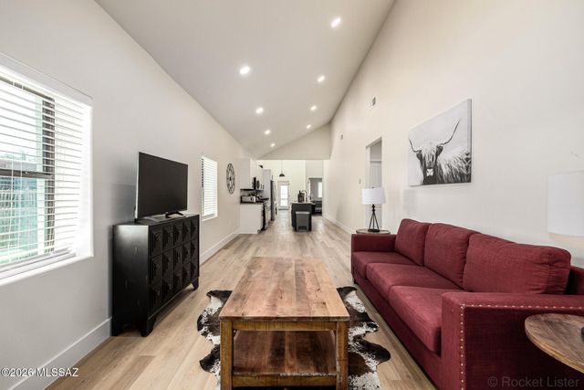 930 S 8th Avenue, Tucson, AZ 85701