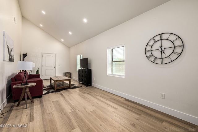 930 S 8th Avenue, Tucson, AZ 85701