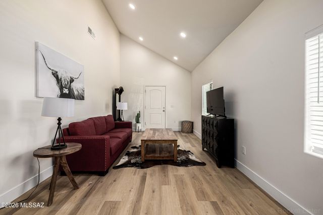 930 S 8th Avenue, Tucson, AZ 85701