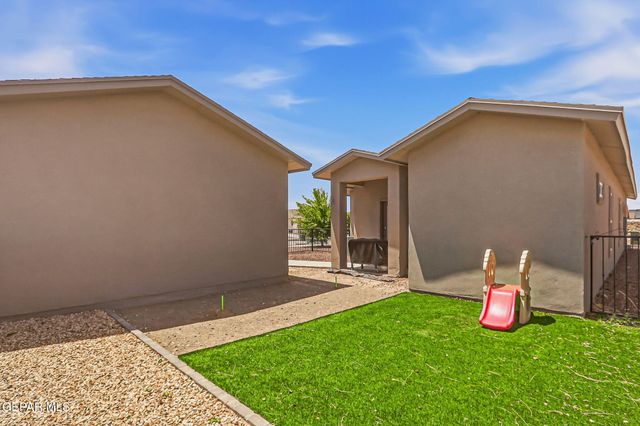 204 Dora Baltea Place, Horizon City, TX 79928