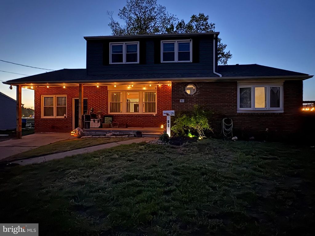 40 WOODLANE DR, Blackwood, NJ 08012