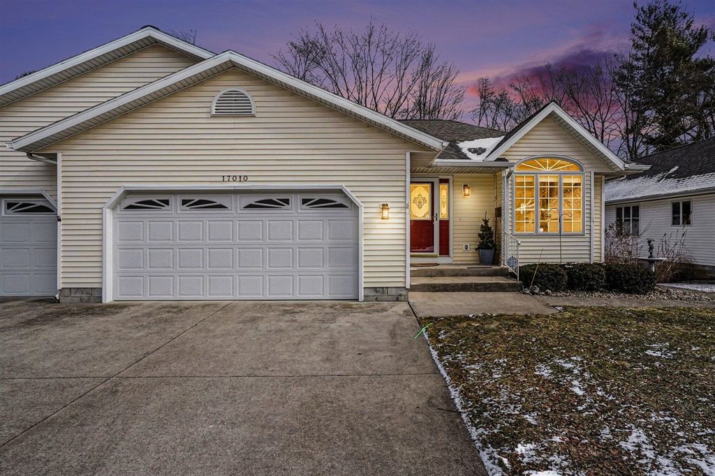 17010 Grandview Drive 19, Spring Lake, MI 49456