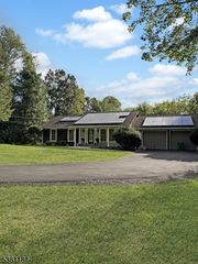 84 Spring Valley Rd, Hardwick Twp., NJ 07825
