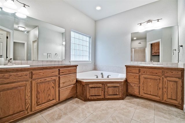 2 Brighstone Lane, Bella Vista, AR 72715