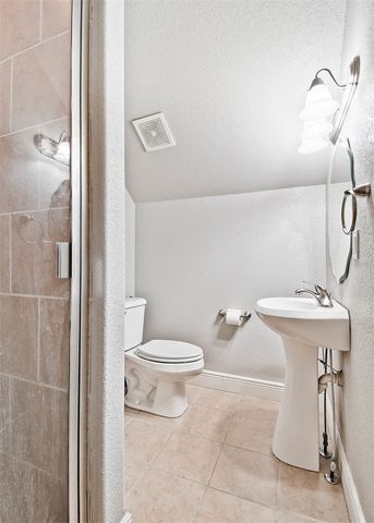 2 Brighstone Lane, Bella Vista, AR 72715