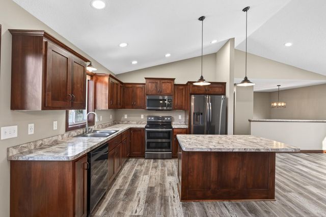 25882 101st Street NW, Zimmerman, MN 55398