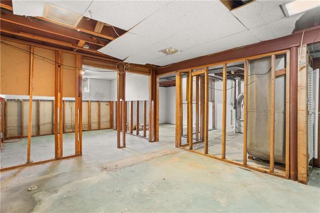 303 SW 5th Street, Blue Springs, MO 64014