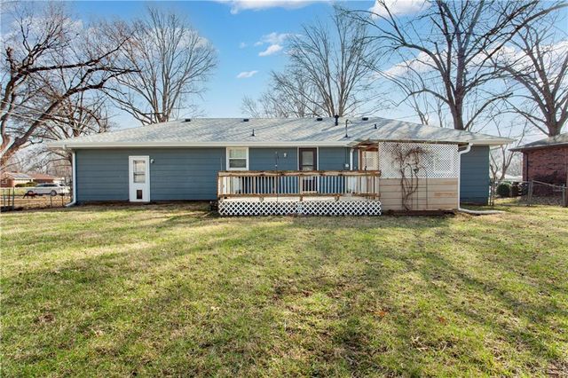 303 SW 5th Street, Blue Springs, MO 64014