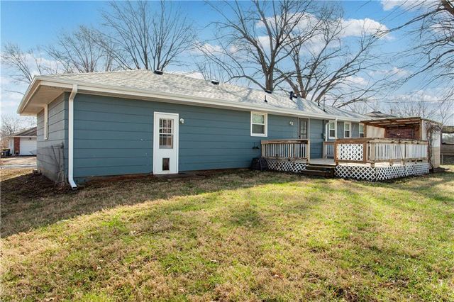 303 SW 5th Street, Blue Springs, MO 64014