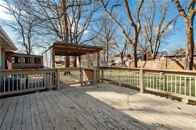 303 SW 5th Street, Blue Springs, MO 64014