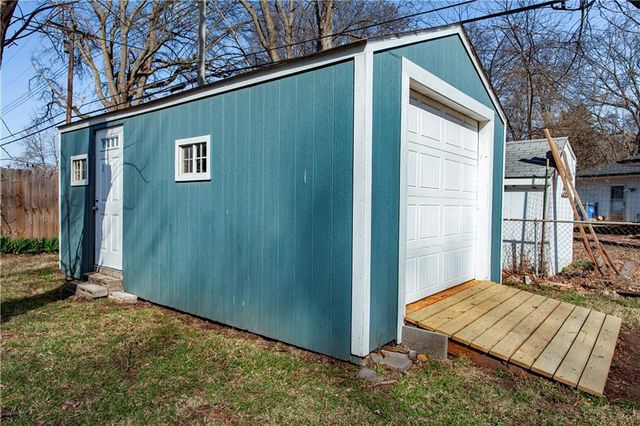 303 SW 5th Street, Blue Springs, MO 64014