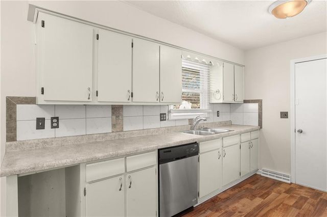 303 SW 5th Street, Blue Springs, MO 64014