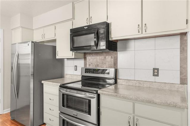 303 SW 5th Street, Blue Springs, MO 64014