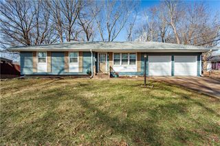 303 SW 5th Street, Blue Springs, MO 64014