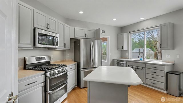 18637 172nd Place SE, Renton, WA 98058