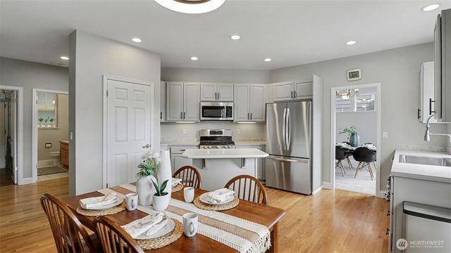 18637 172nd Place SE, Renton, WA 98058