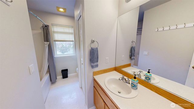 18637 172nd Place SE, Renton, WA 98058