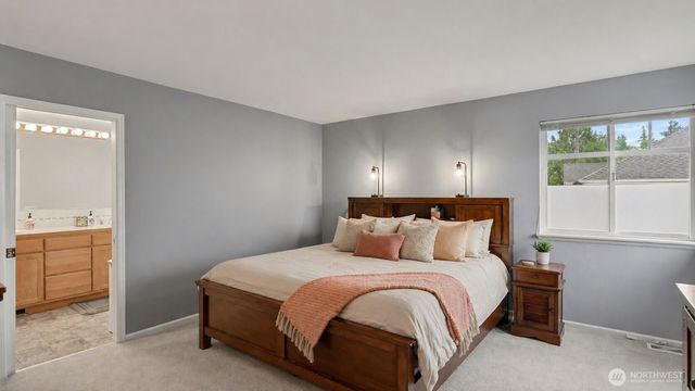 18637 172nd Place SE, Renton, WA 98058