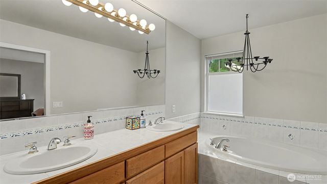 18637 172nd Place SE, Renton, WA 98058