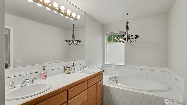 18637 172nd Place SE, Renton, WA 98058