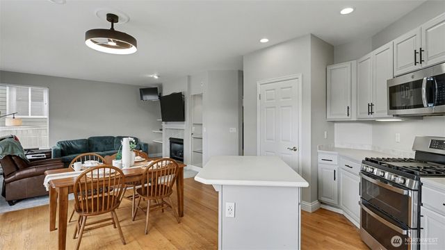 18637 172nd Place SE, Renton, WA 98058