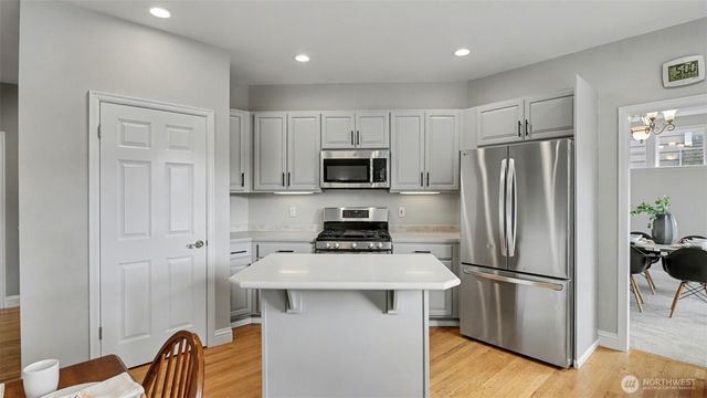 18637 172nd Place SE, Renton, WA 98058