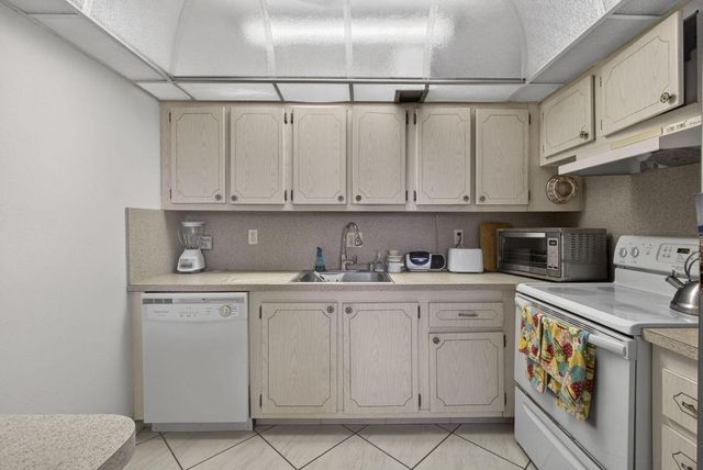 330 Wellington G, West Palm Beach, FL 33417