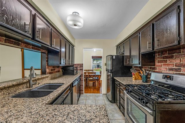 115 Whiting Street, Galveston, TX 77550