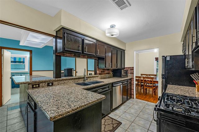 115 Whiting Street, Galveston, TX 77550