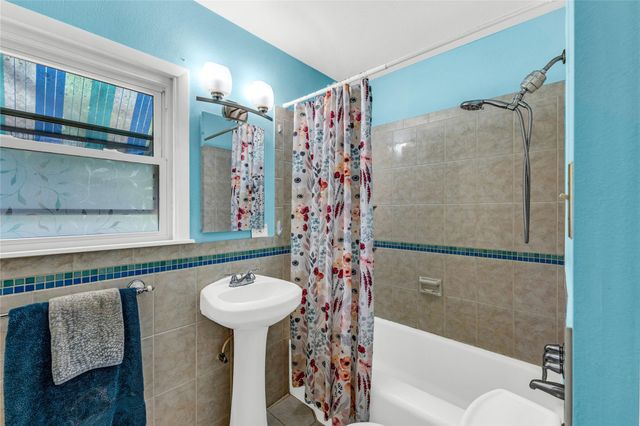 115 Whiting Street, Galveston, TX 77550
