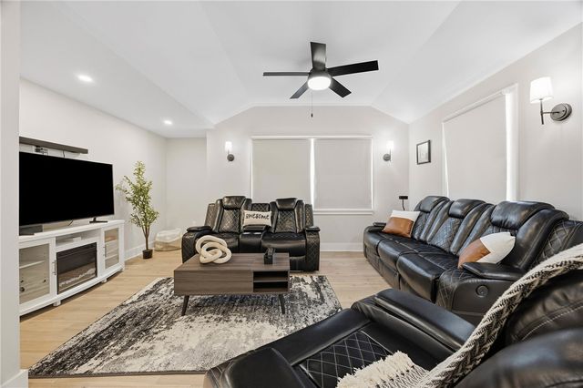 3603 Shoreline Dr, Livonia, NY 14487