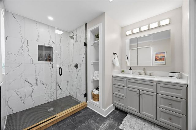 3603 Shoreline Dr, Livonia, NY 14487