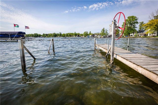 3603 Shoreline Dr, Livonia, NY 14487