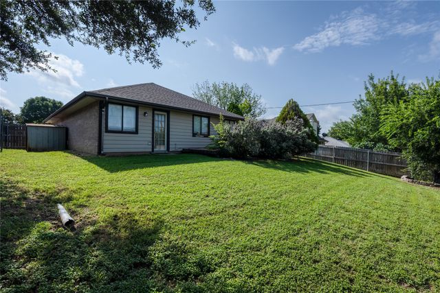 305 N Long Rifle Drive, Fort Worth, TX 76108