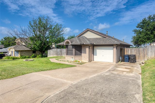 305 N Long Rifle Drive, Fort Worth, TX 76108