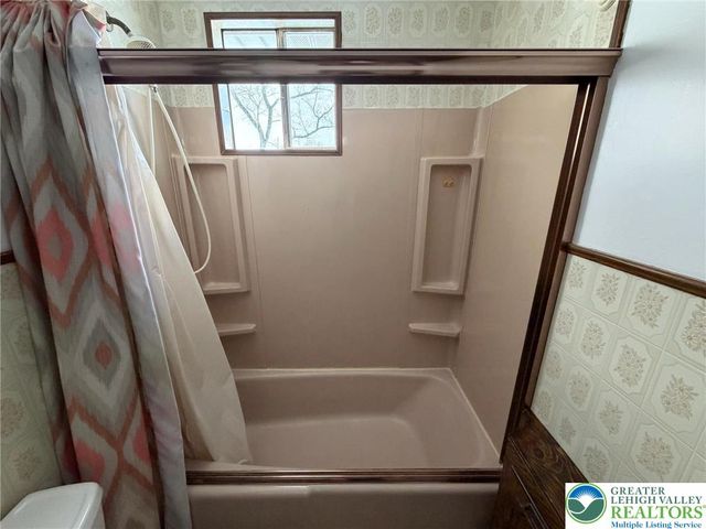 3305 Glen Avenue, Palmer Twp, PA 18045