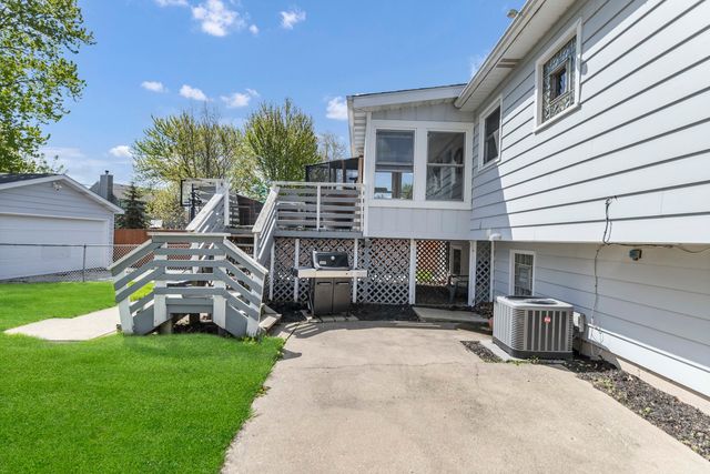 419 DEERPATH Drive, Lindenhurst, IL 60046