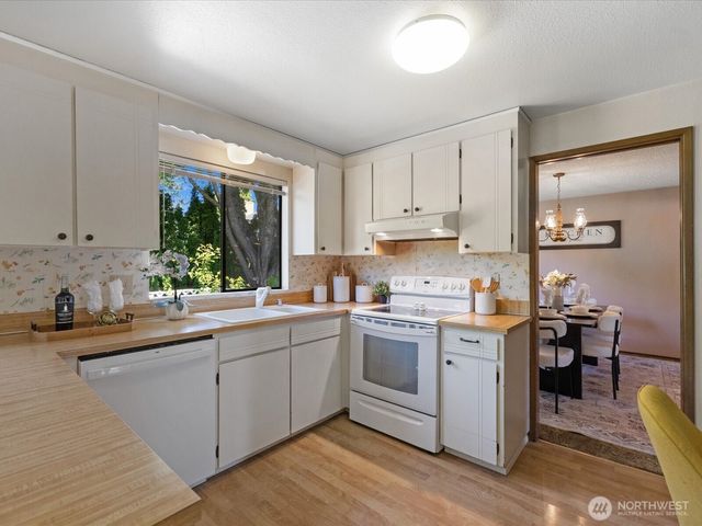 12314 NE 162nd Street, Bothell, WA 98011
