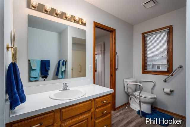 6779 Leisure Creek Drive, Caledonia, MI 49316