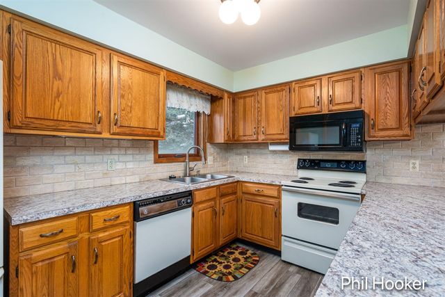 6779 Leisure Creek Drive, Caledonia, MI 49316