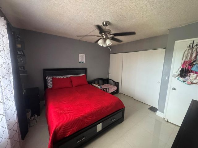 6575 W Oakland Park Boulevard, Lauderhill, FL 33313