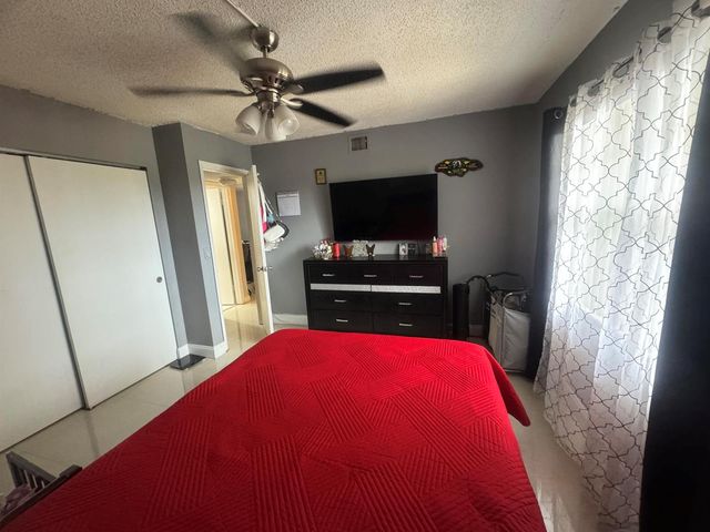 6575 W Oakland Park Boulevard, Lauderhill, FL 33313