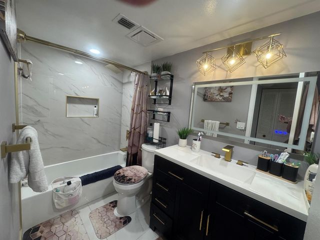 6575 W Oakland Park Boulevard, Lauderhill, FL 33313