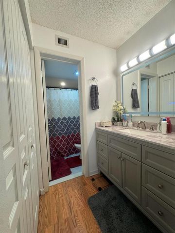 6575 W Oakland Park Boulevard, Lauderhill, FL 33313