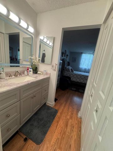 6575 W Oakland Park Boulevard, Lauderhill, FL 33313