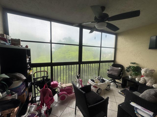 6575 W Oakland Park Boulevard, Lauderhill, FL 33313