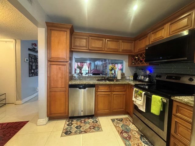 6575 W Oakland Park Boulevard, Lauderhill, FL 33313