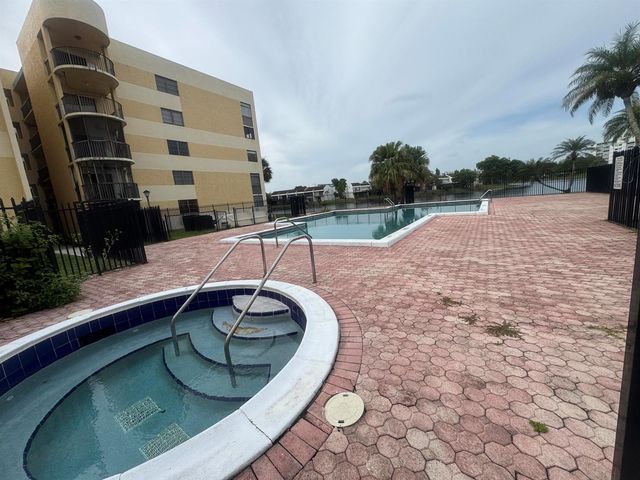 6575 W Oakland Park Boulevard, Lauderhill, FL 33313